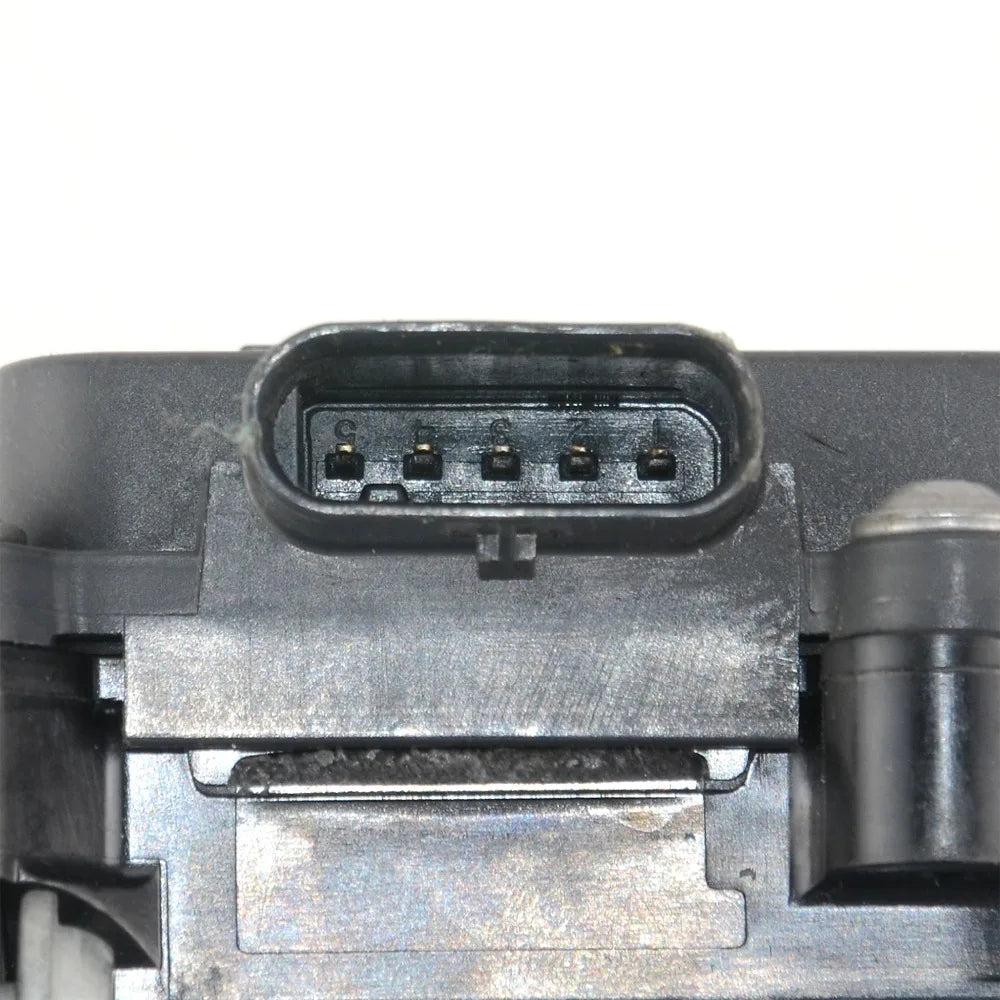Elektryczna pompa wody z obudową termostatu VW Golf Passat Tiguan 2.0