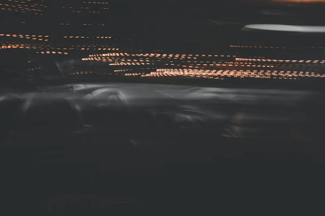 a blurry photo of a black and white background