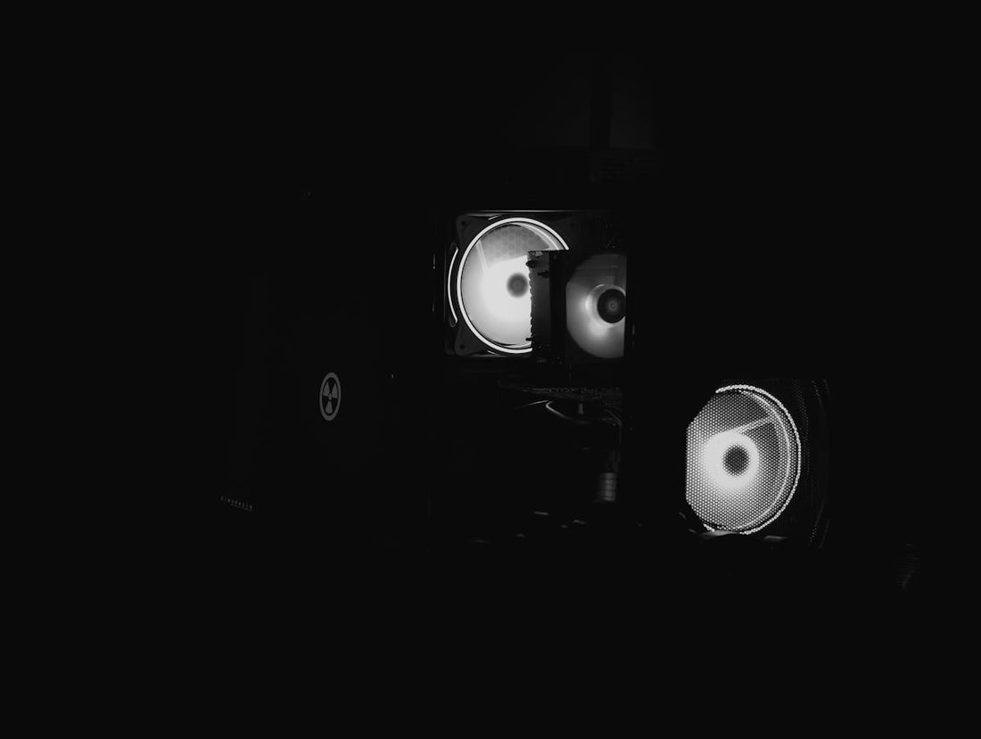 a black and white photo of a camera