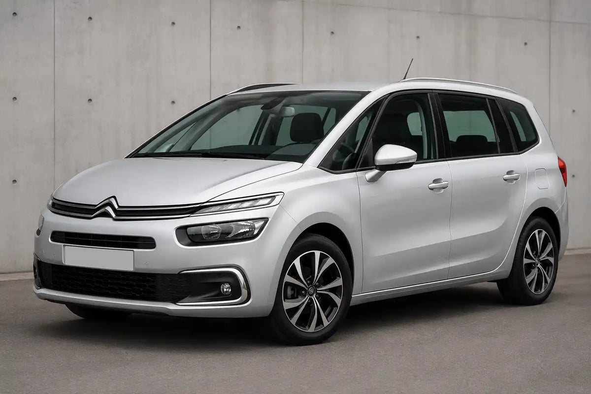 Srebrny citroën c4 spacetourer mpv z eleganckimi felgami i nowoczesnym grillem frontowym kompatybilny z carplay android auto