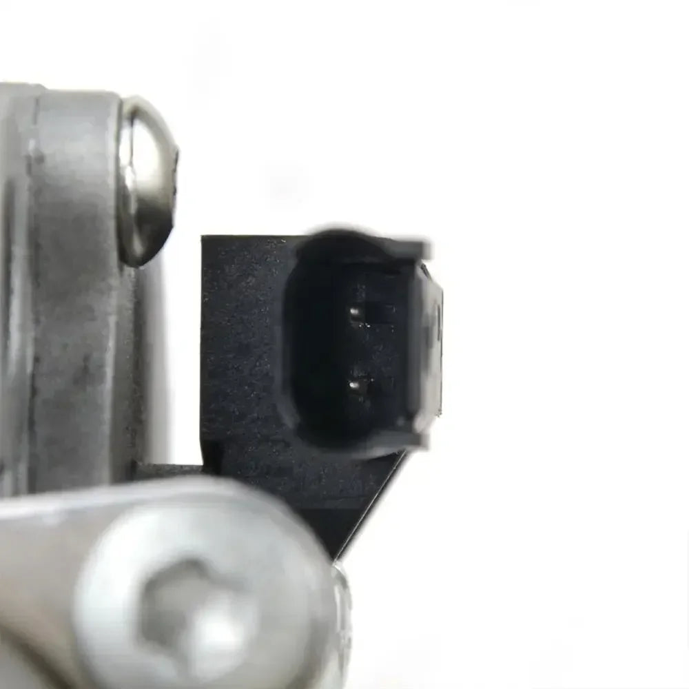 Czarny plastikowy złącze elektryczne oem części do skrzyni rozdzielczej bmw xdrive z metalową obudową i widocznymi pinami