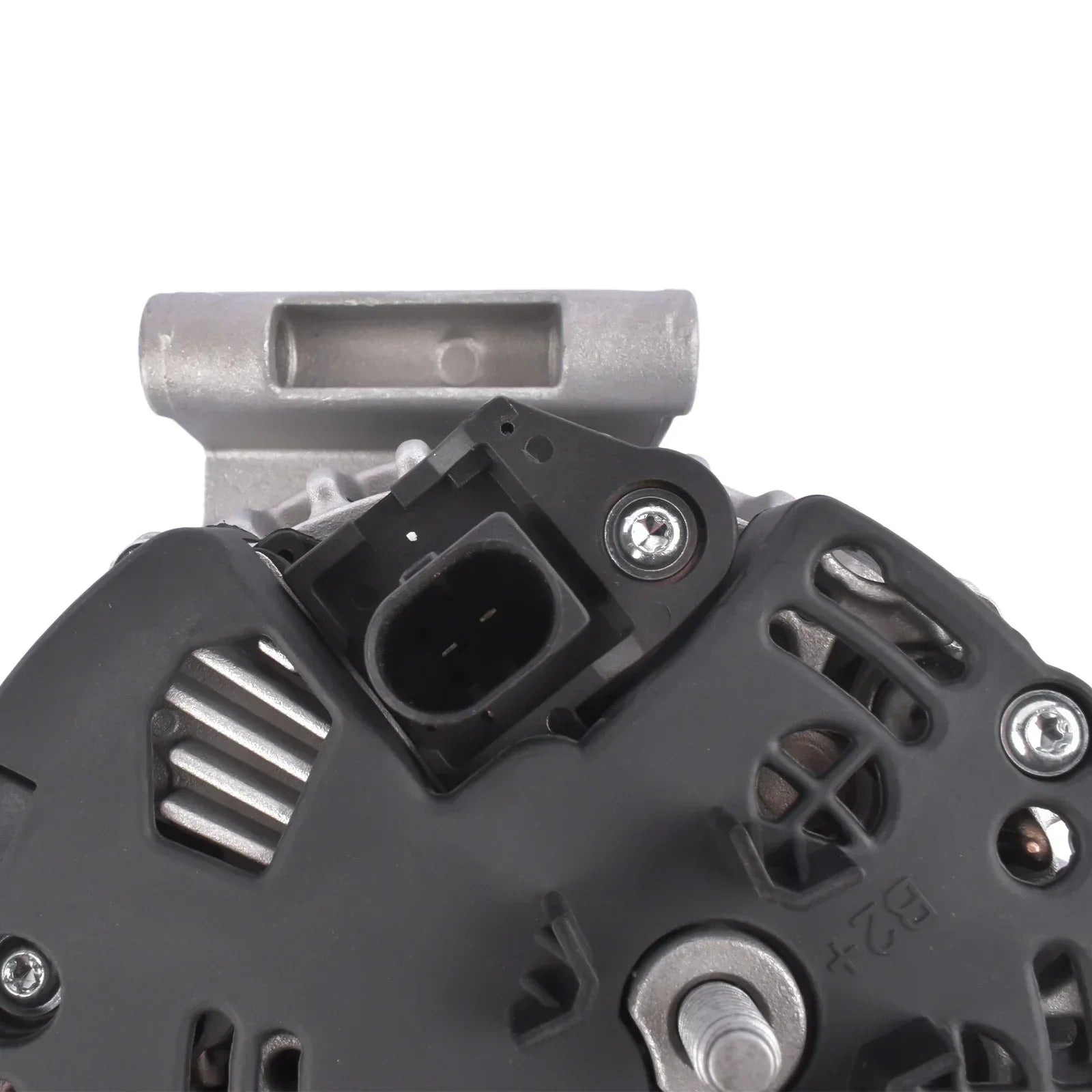 Czarny plastikowo-metalowy alternator z srebrnym wspornikiem montażowym kołem rozłączającym ccw do volvo s60