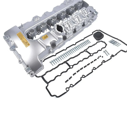 Srebrna aluminiowa pokrywa zaworu silnika zintegrowana z kolektorem ssącym i mocowaniami do bmw n54 3.0l turbo