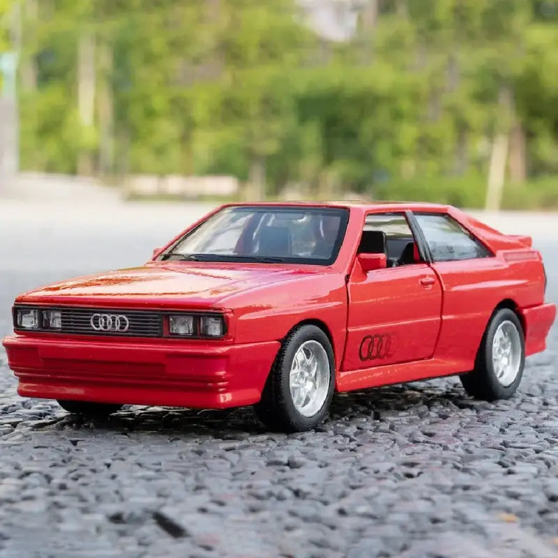 Audi Quattro 1980 1:36 – Metalowa Replika z Otwieranymi Drzwiami