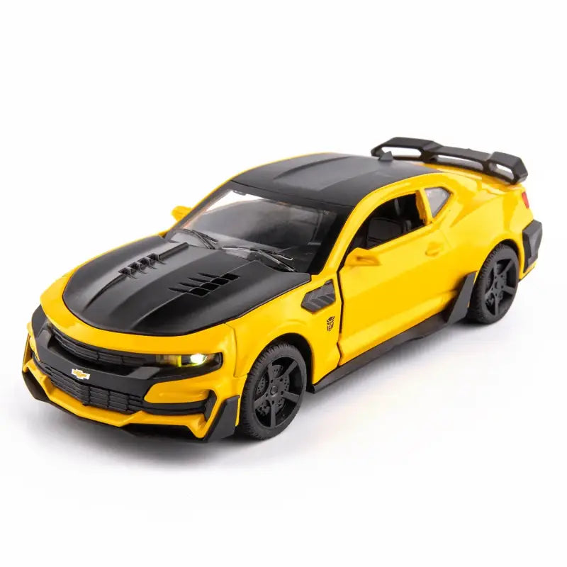 Chevrolet Camaro 1:32 – Metalowy Model z Otwieranymi Drzwiami i Efektami Dźwiękowymi - Żółty
