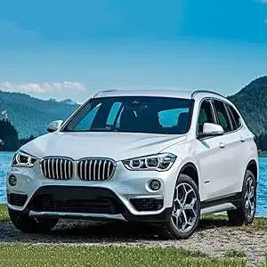 Biały bmw x1 suv z ekscentrycznym wałem valvetronic i chromowanym grillem oraz aluminiowymi felgami