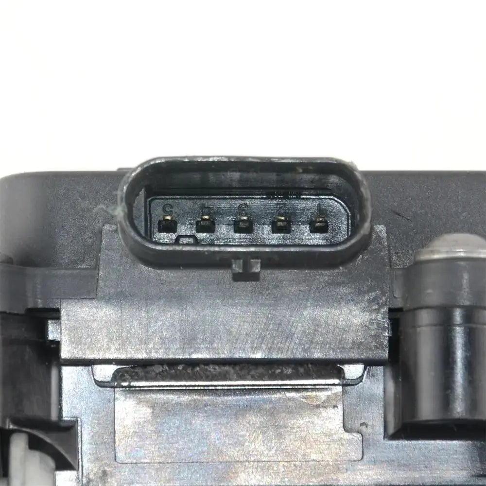 Elektryczna pompa wody z obudową termostatu VW Golf Passat Tiguan 2.0 – zdjęcie produktu
