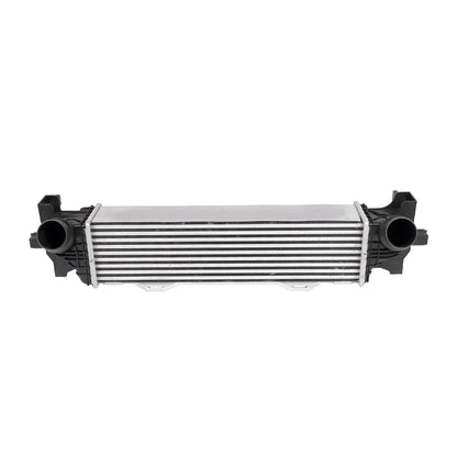 Srebrny intercooler samochodowy ap03 turbo do saloon bmw f90 g30 i estate bmw z czarnymi plastikowymi końcówkami