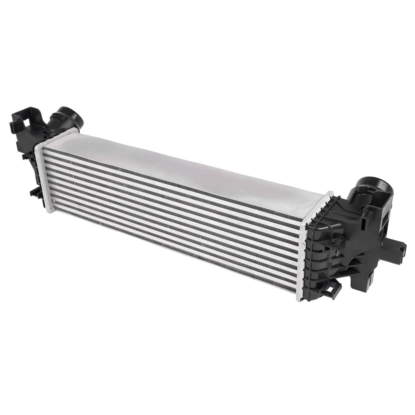 Srebrny aluminiowy intercooler ap03 turbo do salonowego i kombi bmw f90 g30 z czarnymi plastikowymi zaślepkami