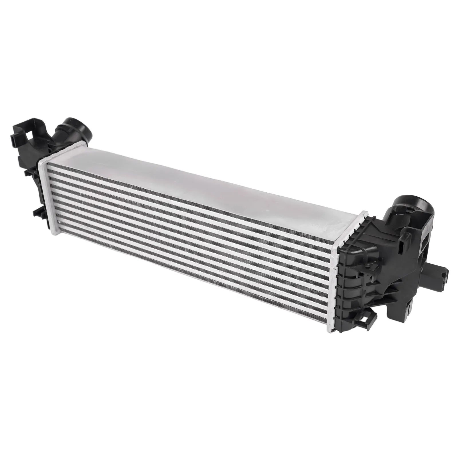 Srebrny aluminiowy intercooler ap03 turbo do salonowego i kombi bmw f90 g30 z czarnymi plastikowymi zaślepkami