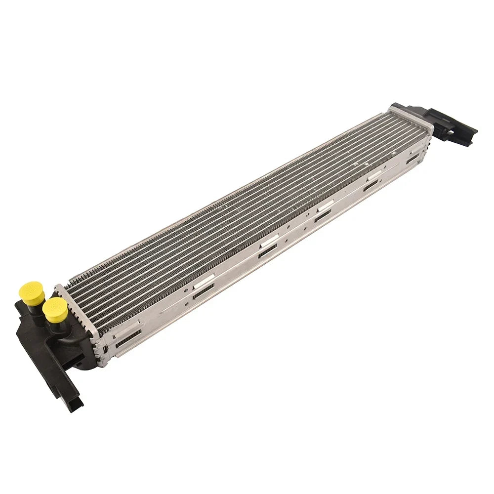 Srebrny aluminiowy intercooler radiator z czarnymi plastikowymi zaślepkami i żółtymi końcówkami do tdi diesel tsi petrol 6c0121253b 6r0145805e 6r0145805h