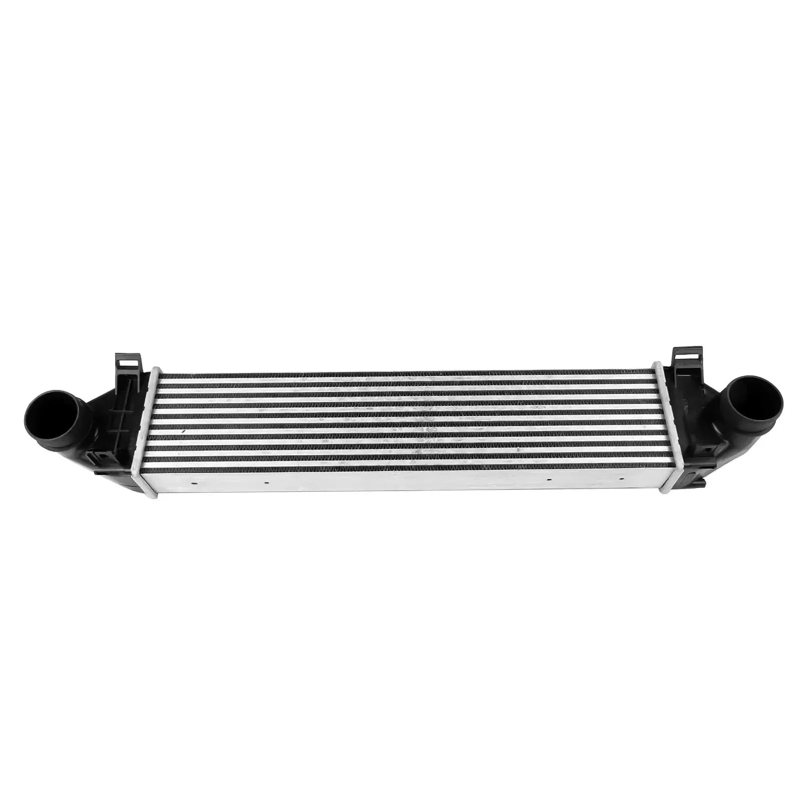 Srebrny aluminiowy intercooler do land rover freelander 2 2.2 td4 z czarnymi plastikowymi końcówkami i mocowaniami
