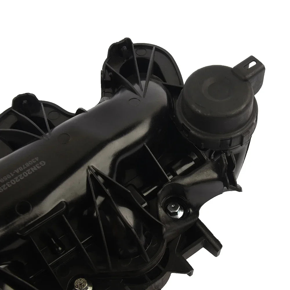 Czarny plastikowy zbiornik cieczy chłodzącej land rover freelander z żebrowaną nakrętką i wzmocnieniami konstrukcyjnymi