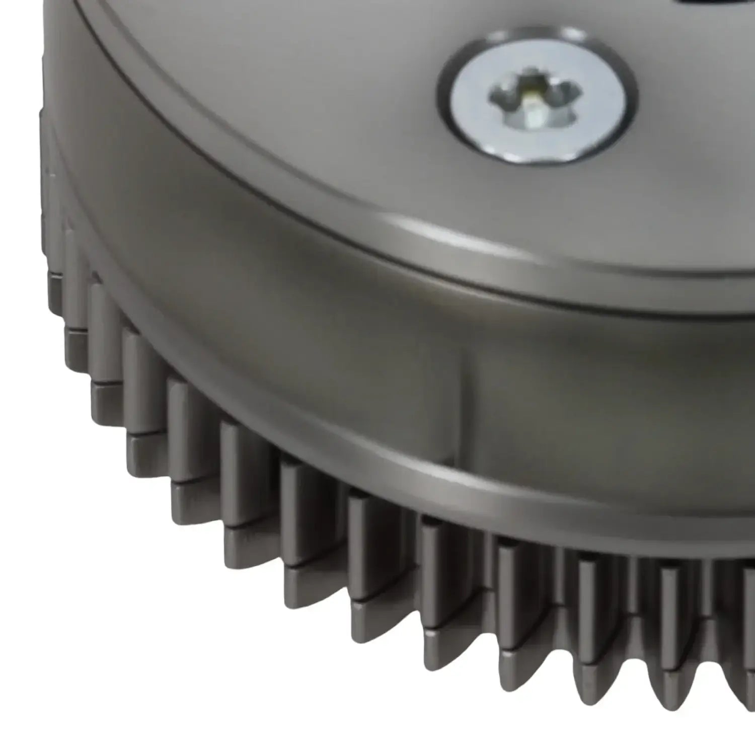Szare metaliczne koło zębate rozrządu z centralną śrubą do camshaft adjuster mercedesa gla45 x156 v8 2019