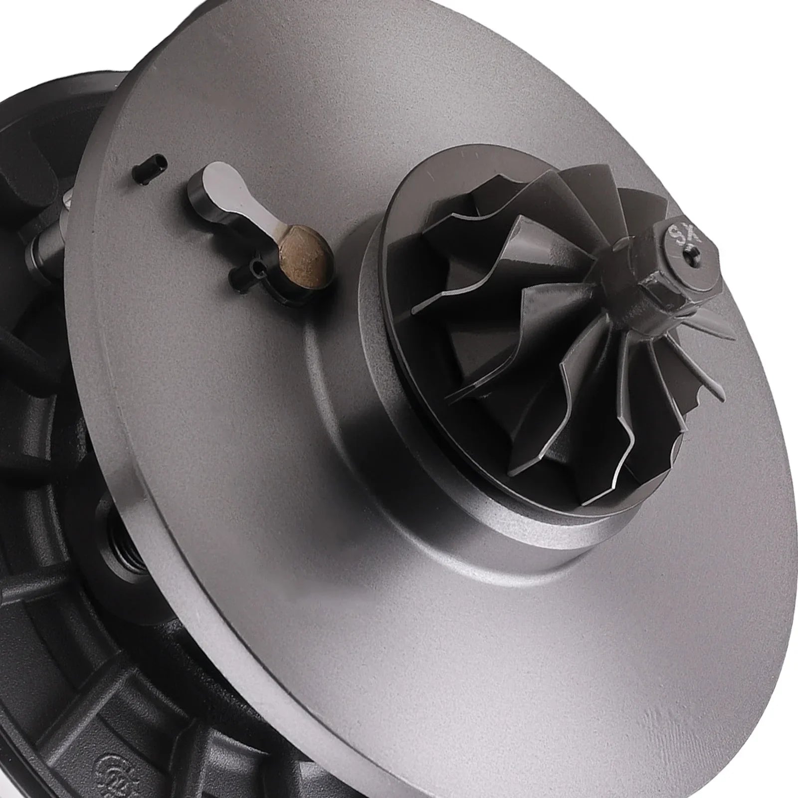 Czarna turbina korpusu chra z metalicznym wykończeniem i skomplikowanym wzorem łopatek do ford focus gt1544v
