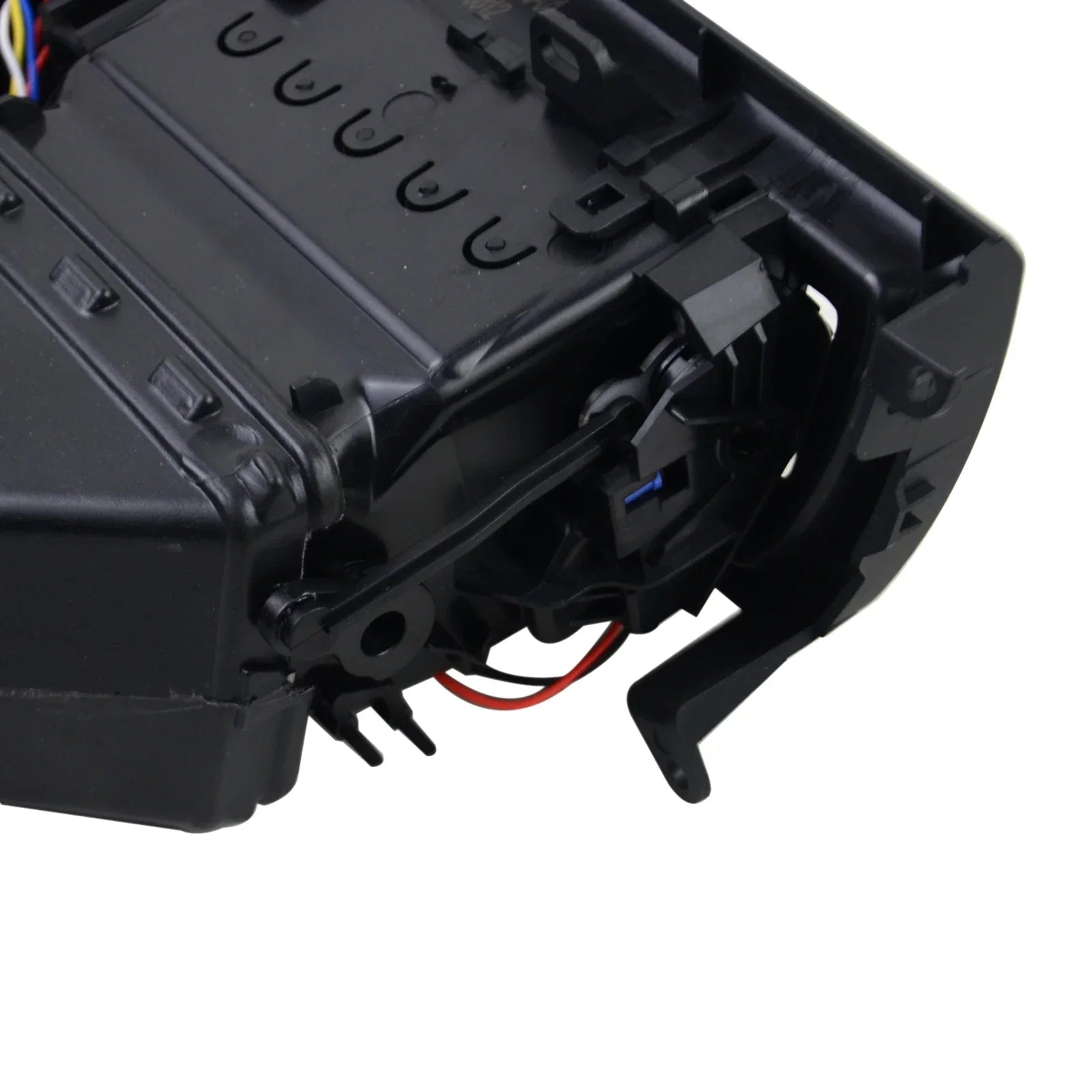 Czarny plastikowy tylny panel kratki nawiewu klimatyzacji bmw seria 5 f10 f11 z widocznym okablowaniem 64229209136
