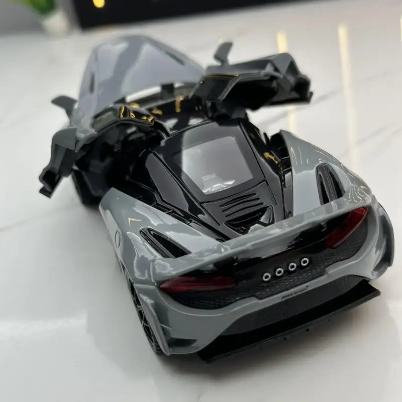 McLaren 765LT 1:32 – Model Samochodu Fast & Furious 7 z Efektami Dźwiękowymi i Świetlnymi - Czarny bez pudełka