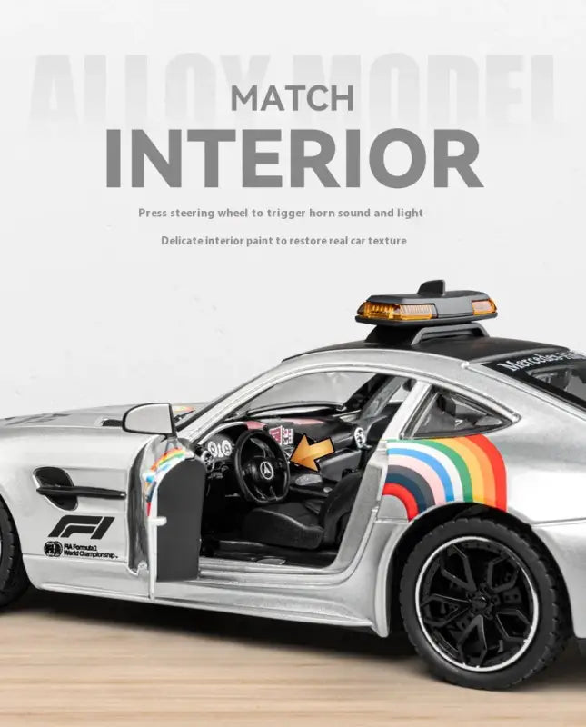 AMG F1 Safety Car 1:24 – Metalowy Model z Oświetleniem