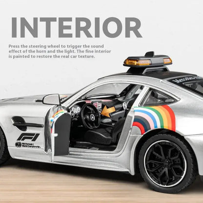 AMG F1 Safety Car 1:24 – Metalowy Model z Oświetleniem