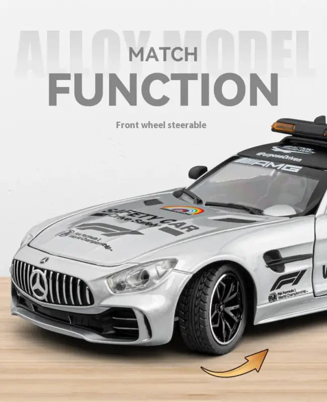 AMG F1 Safety Car 1:24 – Metalowy Model z Oświetleniem