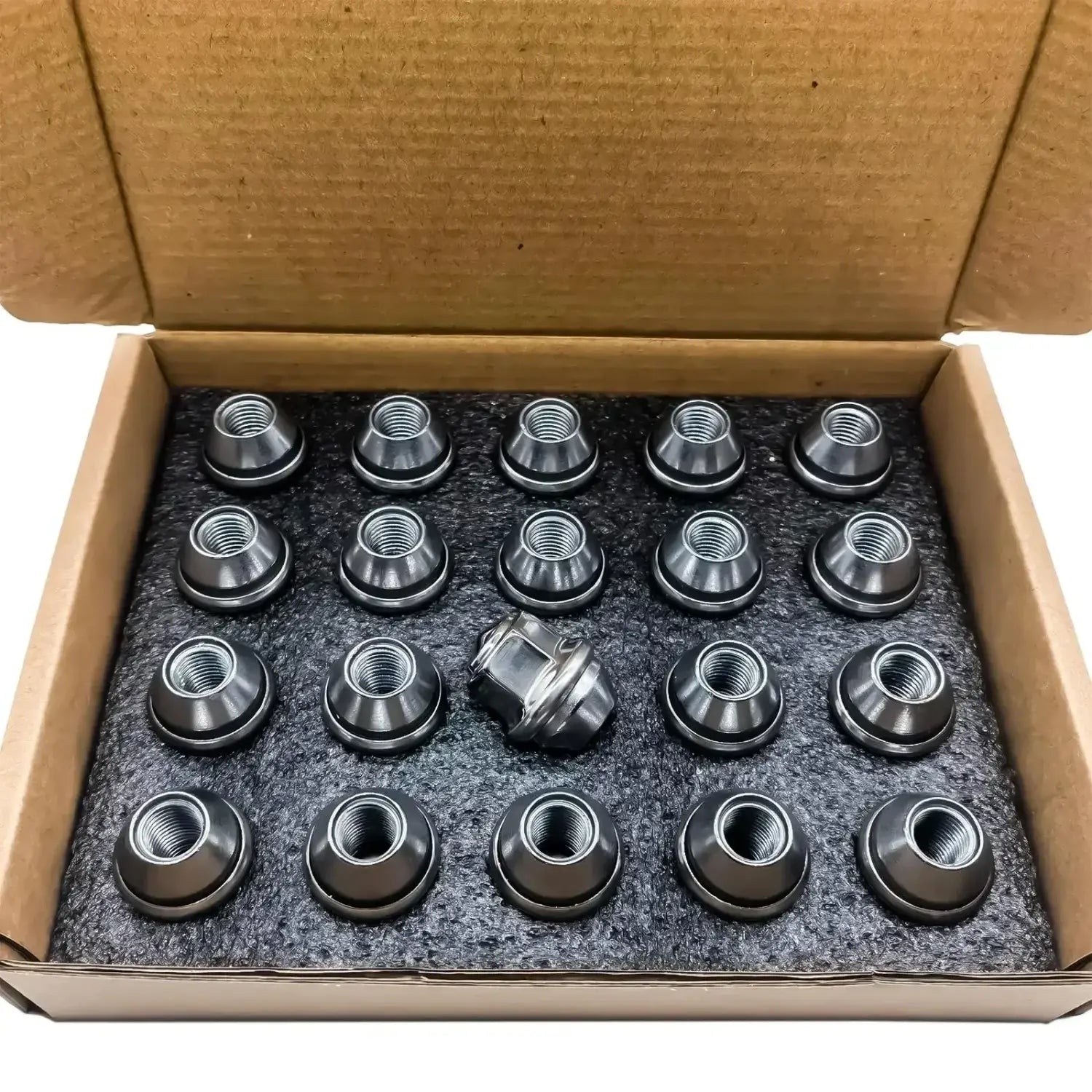 Zestaw szesnastu czarnych chromowanych nakrętek kół m12x1,5 stalowych 19mm do ford focus mondeo w kartonie