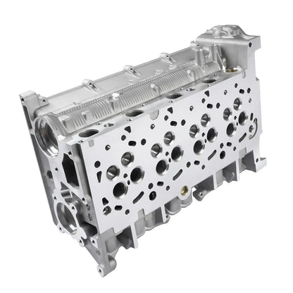 Srebrna aluminiowa głowica cylindrowa do peugeot boxer i ford transit 2.2 hdi z obróbką powierzchni i kanałami chłodzenia