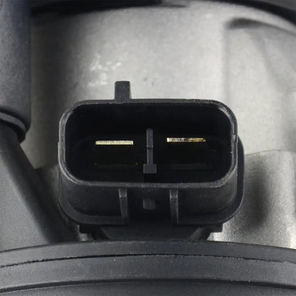 Czarny plastikowy konektor elektryczny z dwoma złotymi stykami do nowej pompki powietrza wtórnego subaru forester wrx sti