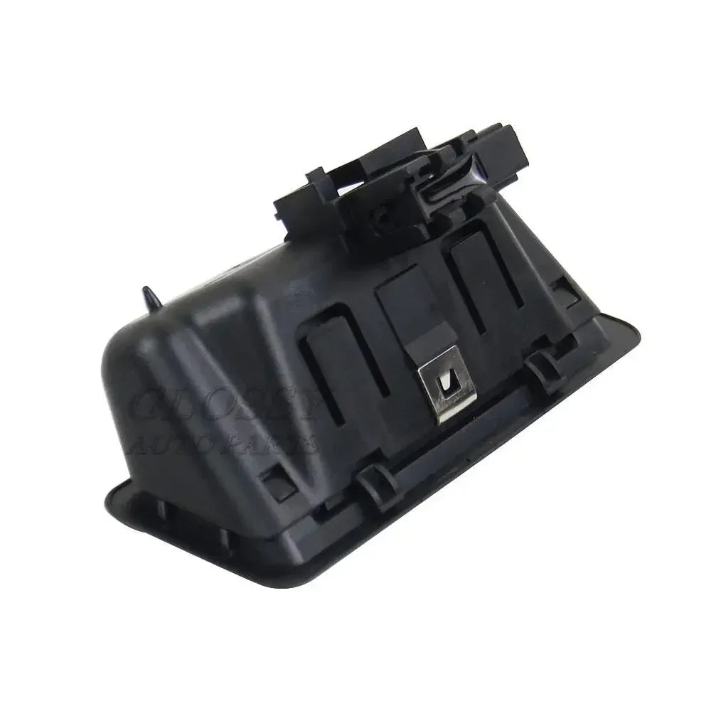 Czarna plastikowa obudowa tylnej kamery z metalowym zatrzaskiem do bmw e60 e61 part number 51247118158