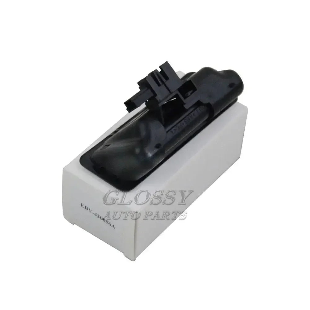 Czarny plastikowy uchwyt do klamki tylnej klapy z połyskiem i zintegrowanym mocowaniem part number 51247118158 do bmw e60 e61