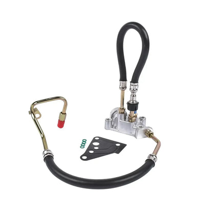 Srebrna aluminiowa pompa ciśnienia wspomagania land rover defender td5 z czarnymi gumowymi przewodami i metalowymi złączkami regulator ciśnienia paliwa lr016318