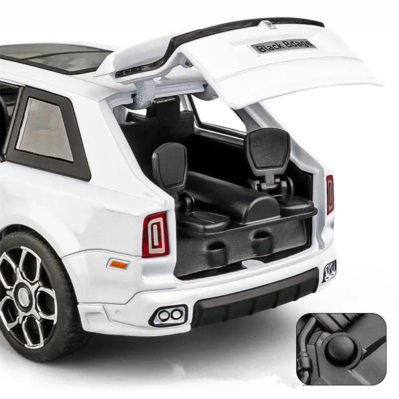 Rolls-Royce Cullinan SUV 1:32 – Metalowy Model Z Efektami Świetlnymi i Dźwiękowymi - Czarny bez pudełka