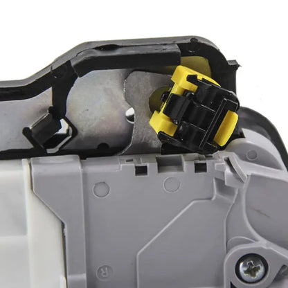 Siłownik Zamka Tylnej Prawej Drzwi Audi A6/S6 C6 R8 4F0839016