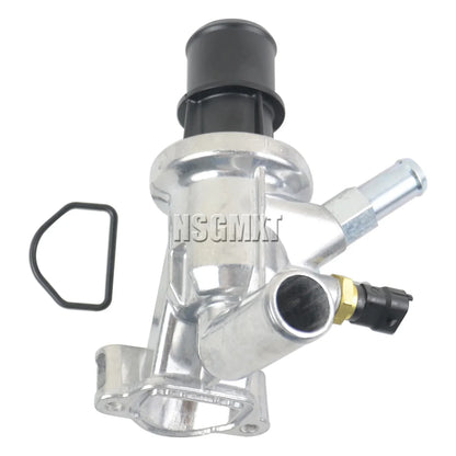 Srebrna obudowa termostatu z aluminium z czarnymi plastikowymi szybkozłączami i mosiężnym łącznikiem do dodge nitro 28 crd turbo diesel