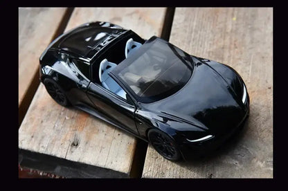 Tesla Roadster 1:24 – Metalowy Model Z Efektami Dźwiękowymi