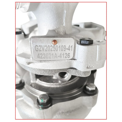 Srebrny metaliczny komponent turbosprężarki ap01 z tabliczką znamionową i czarnymi śrubami do seat ibiza 66kw 90ps