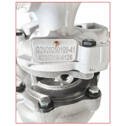 Srebrny metaliczny turbocharger for audi a1 8x vw polo 6r 1.4 tdi z wygrawerowanymi numerami seryjnymi i miedzianą kropką