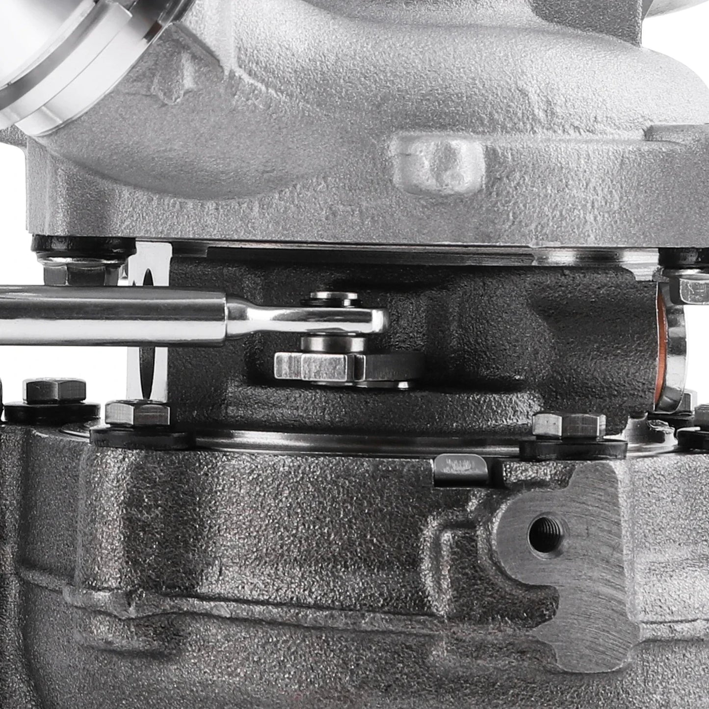 Szara metaliczna turbosprężarka opel vauxhall cdti 100kw 136km z chromowanym kluczem na śrubach montażowych
