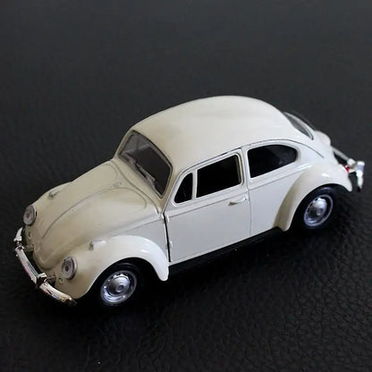 Volkswagen Beetle 1:36 – Metalowy Model Samochodu z Otwieranymi Drzwiami i Mechanizmem Cofania - Biały
