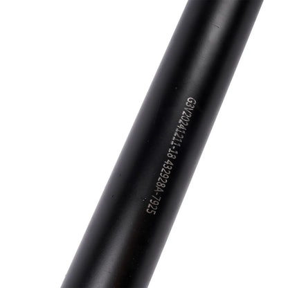 Czarny cylindryczny wał napędowy o długości 1531 mm z wygrawerowanymi oznaczeniami do bmw serii e81 e82 e87