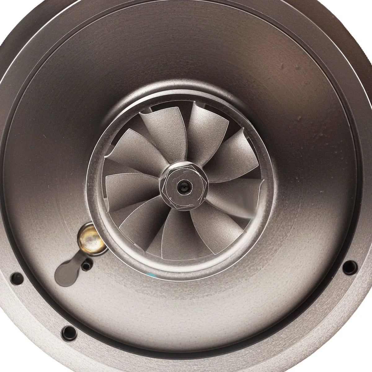 Srebrne metaliczne koło turbiny turbosprężarki gtb1756vk z centralną śrubą sześciokątną do range rover sport 4.4 sdv8