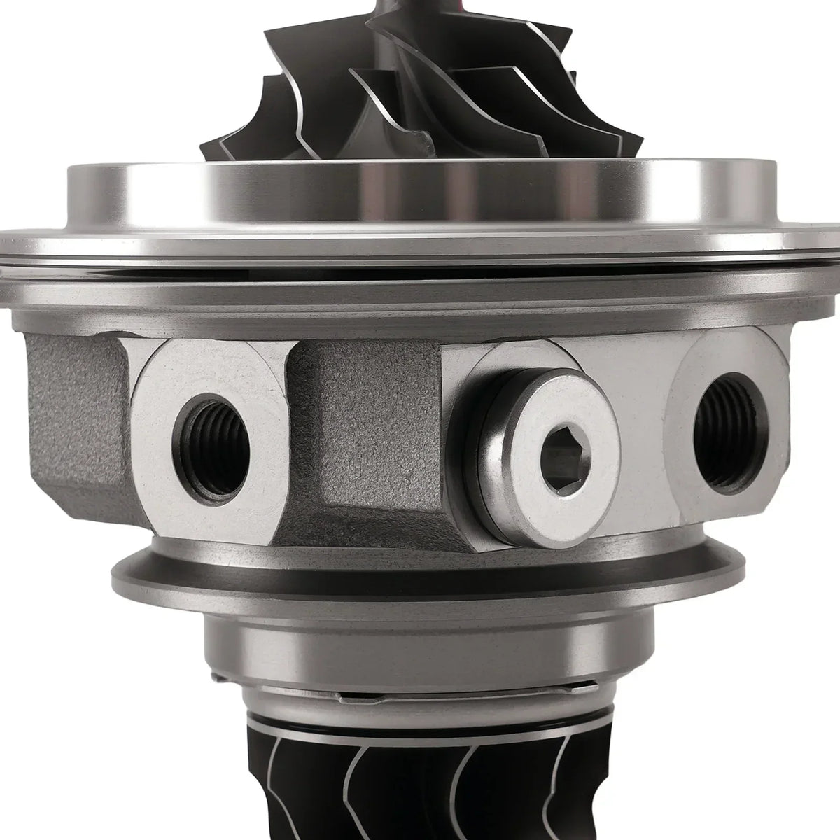 Wstawka turbosprężarki chra vw golf passat 1.8 tsi 160 km srebrno-czarna metaliczna z centralną obudową turbiną i gwintowanymi portami montażowymi