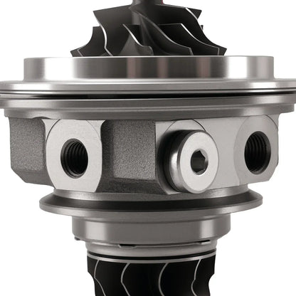 Wstawka turbosprężarki chra vw golf passat 1.8 tsi 160 km srebrno-czarna metaliczna z centralną obudową turbiną i gwintowanymi portami montażowymi