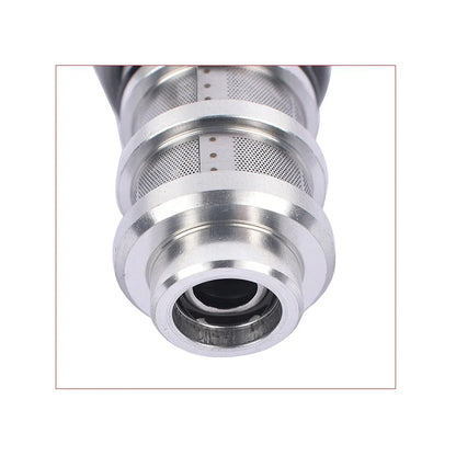 Srebrny metaliczny cylindryczny filtr do zaworu hydraulicznego bmw n43 s55 z perforowanym sitkiem i czarną uszczelką